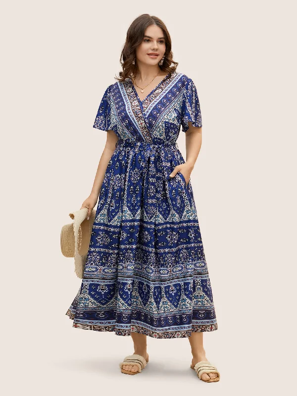 Maxi Dresses with Botanical Prints for a Natural and Fresh LookBandana Print Wrap Gathered Maxi Dress
