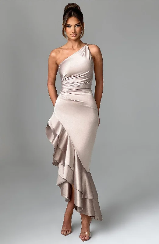 Earthy Brown Maxi Dresses for a Natural LookEsmeraya Maxi Dress - Champagne