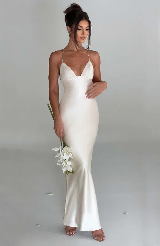 Maxi Dresses with Laser - Cut Patterns for a Modern LookFenty Maxi Dress - Ivory