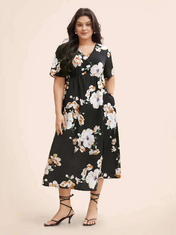 Maxi Dresses with Long - Sleeve Lace Inserts for a Romantic LookFloral Print V Neck Gathered Pocket Dress
