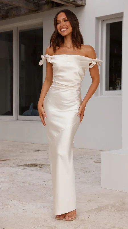 Maxi Dresses with Metallic Thread Embroidery for a Shiny and Luxurious LookFrida Maxi Dress - Champagne