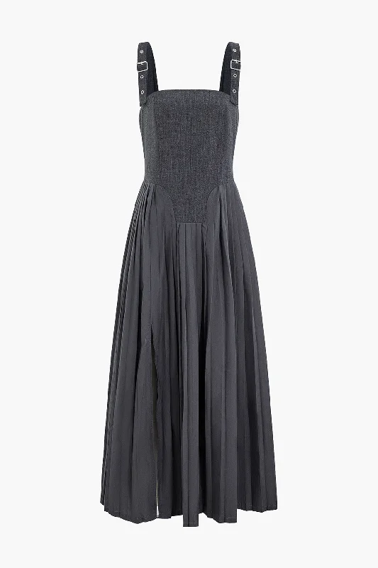 Maxi Dresses Decorated with Feathers for a Dazzling LookBuckle Strap Pleated Bustier Maxi Dress