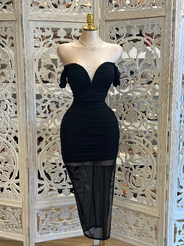 Ruffled hem midi dress for a charming and playful vibeBlack Heart Lined Midi Dress- Stretchy,Estira