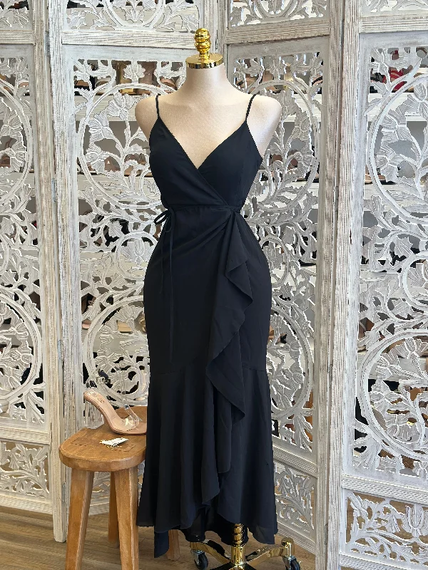 Long - sleeved wool midi dress for a warm and cozy winter optionBlack Ribbon Ruffled Midi Dress- Not Stretchy