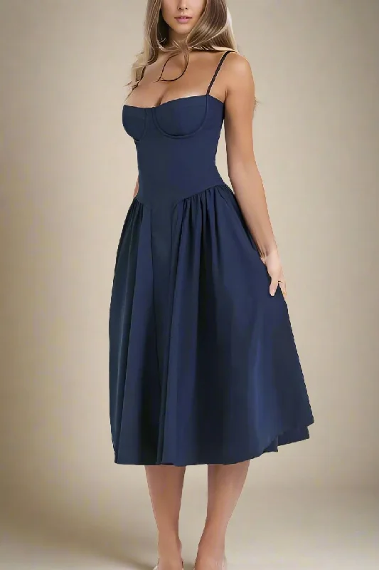 Midi dress for a city break to explore in style and comfortEverly Bodycon Day Midi Dress - Navy Blue