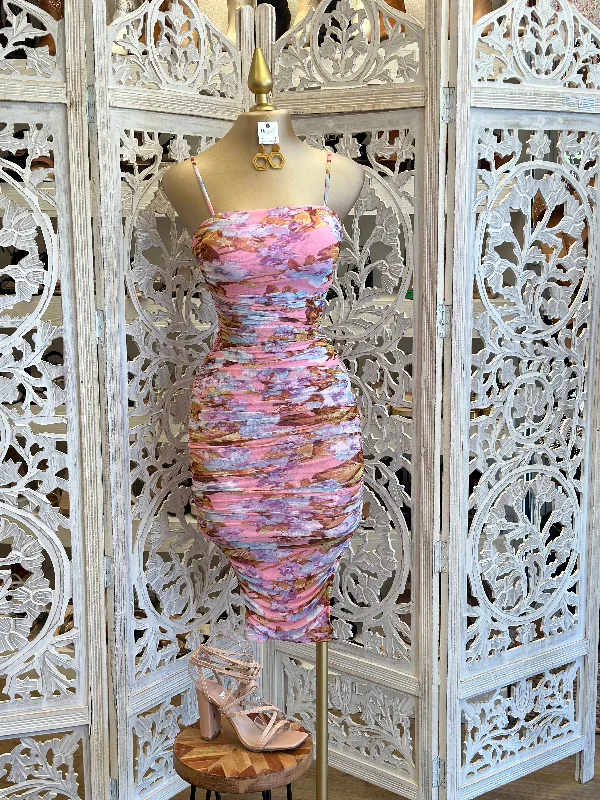Midi dress for a countryside getaway for a laid - back and rustic lookPink Print Midi Dress