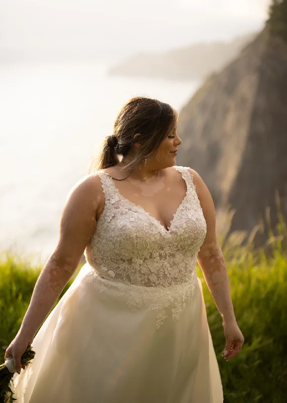 Plus - size ball gown wedding dress7216