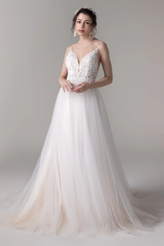 Modest - style wedding dress for a conservative brideA-Line Court Train Lace Tulle Wedding Dress CW2785 Modest - style wedding dress for a conservative brideA-Line Court Train Lace Tulle Wedding Dress CW2785