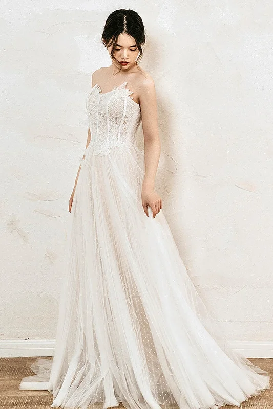 Quilted - fabric wedding dress for a unique textureA-Line Sweep-Brush Train Tulle Wedding Dress CW3033 Quilted - fabric wedding dress for a unique textureA-Line Sweep-Brush Train Tulle Wedding Dress CW3033