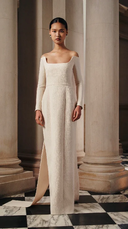 Mermaid - fit wedding dress with a trumpet skirtAlexandrine