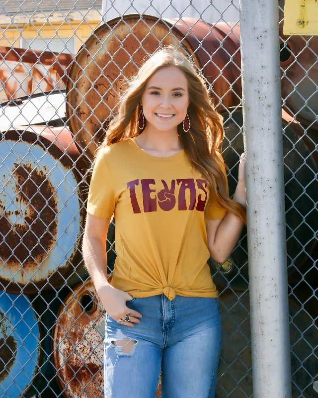 Women's T - shirt with a metallic - colored yarn and a ribbed textureAll Peace In Texas Tee