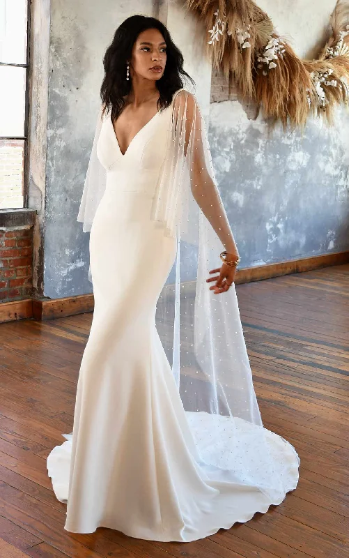 Quilted - fabric wedding dress for a unique textureAll Who Wander Iona + Cape - Size 12 Quilted - fabric wedding dress for a unique textureAll Who Wander Iona + Cape - Size 12