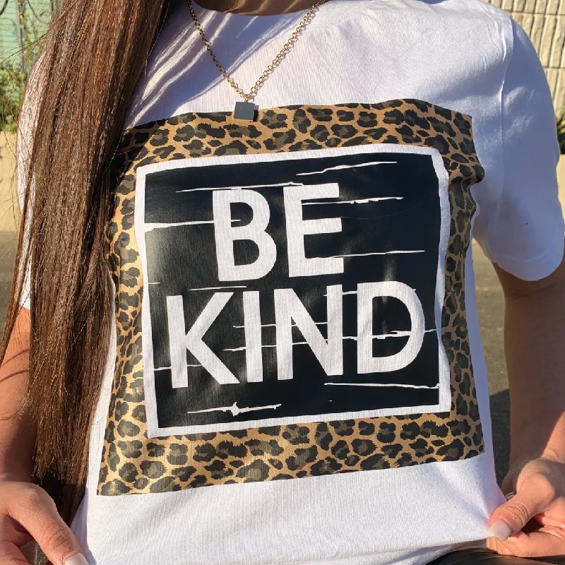 Women's T - shirt with a cropped and boxy fitBe Kind Tee