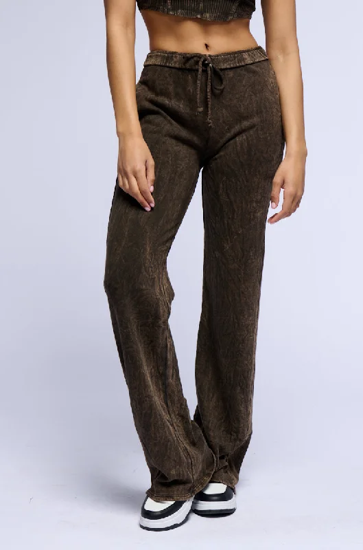 Paisley patterned wide leg jeans for women in an elegant and unique styleBERLIN MINERAL WASH WIDE LEG SWEATPANT IN DARK BROWN