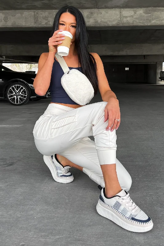 Ankle pants with zippers for women in a convenient designBestie For The Restie Butter Soft Side Pocket Joggers (White Pearl) Ankle pants with zippers for women in a convenient designBestie For The Restie Butter Soft Side Pocket Joggers (White Pearl)