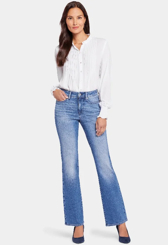 Floral print pants for women in a fresh styleBlake High Rise Slim Flare Medium Blue Premium Denim