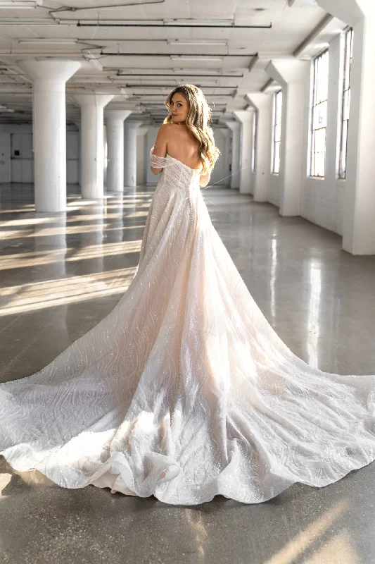 Strapless mermaid wedding dress for a sleek silhouetteD3648
