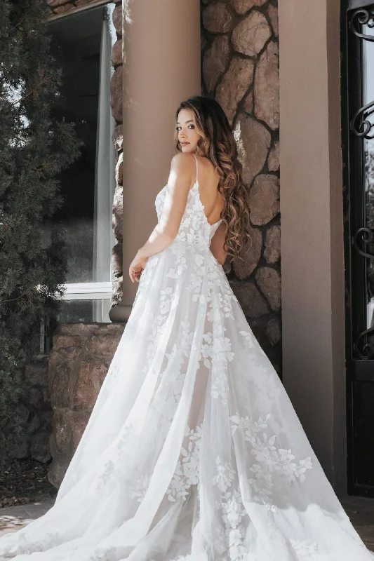 Illusion - sleeved wedding dress for a delicate lookD3771
