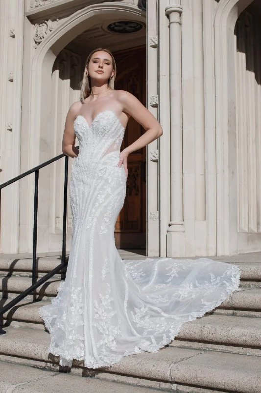 Bridal couture wedding dress by famous designerD3838