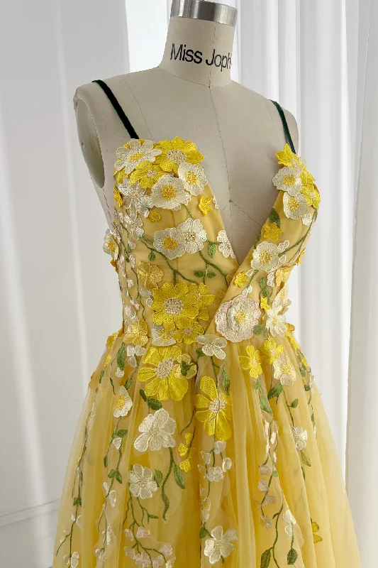 Halter - neck wedding dress for a modern lookEmbroidery Floral V Neck Yellow Prom Dress Halter - neck wedding dress for a modern lookEmbroidery Floral V Neck Yellow Prom Dress