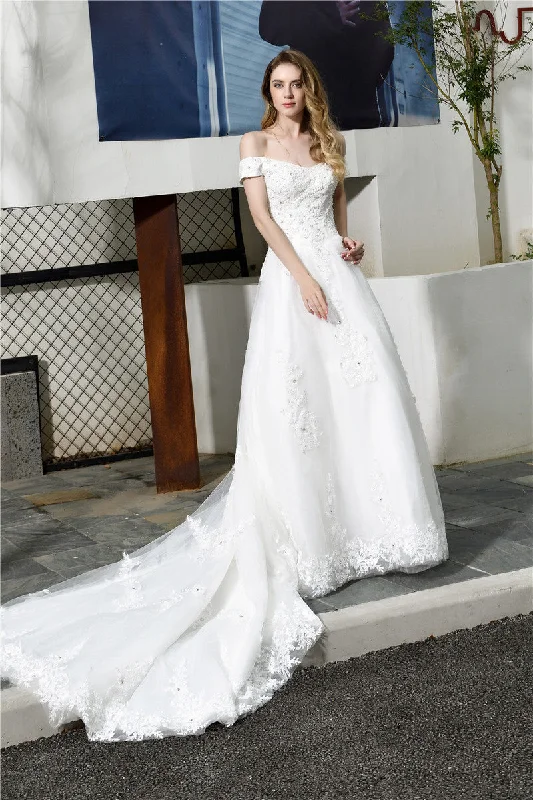 Scarlett - O'Hara - inspired wedding dressPrincess Off Shoulder White Wedding Dress with Pearls Scarlett - O'Hara - inspired wedding dressPrincess Off Shoulder White Wedding Dress with Pearls