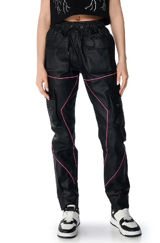 Linen pants for women in a breathable materialFAUX LEATHER JOGGER PANT WITH PINK PIPING