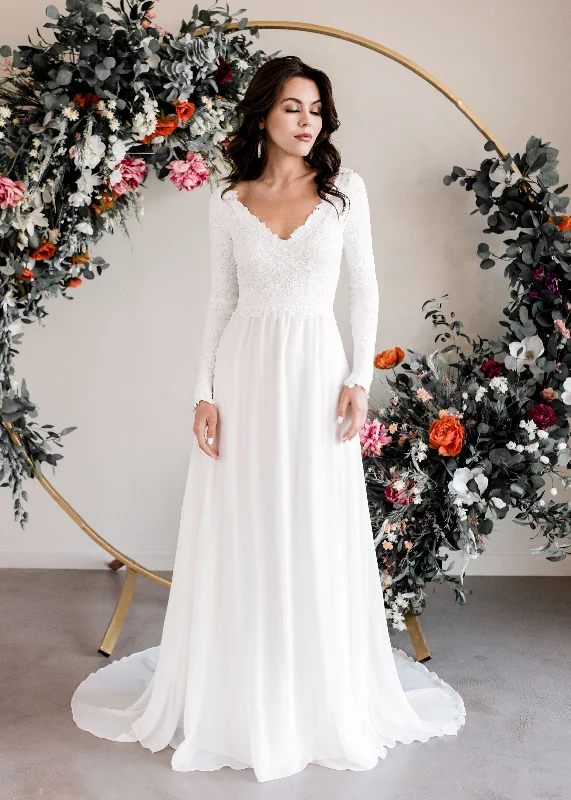 Garden - wedding - appropriate flowy wedding dressFelicia Return (size XL)