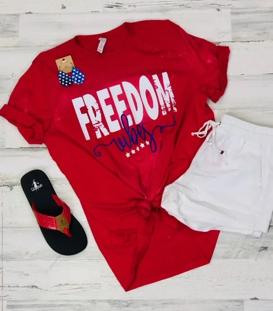 Women's T - shirt with a geometric printFreedom Vibes Tee
