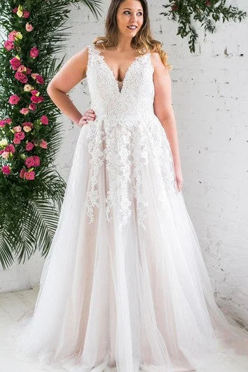 Feather - trimmed wedding dress for a romantic touchGorgeous Tulle A Line Plunging Neckline Wedding Dress with Appliques Feather - trimmed wedding dress for a romantic touchGorgeous Tulle A Line Plunging Neckline Wedding Dress with Appliques