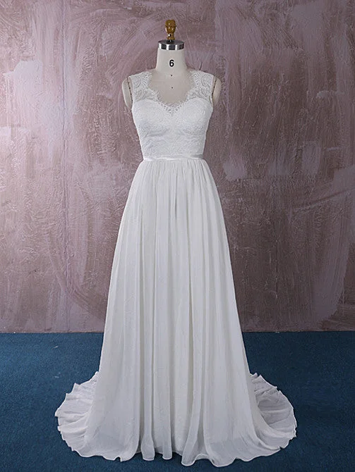 Modest - style wedding dress for a conservative brideGrecian Chiffon Wedding Dress with French Chantilly Lace | QT815011 Modest - style wedding dress for a conservative brideGrecian Chiffon Wedding Dress with French Chantilly Lace | QT815011