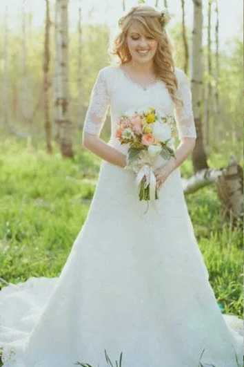 Church - suitable long - sleeved wedding dressHalf Sleeves V-neck A Line Lace Vintage Wedding Gown Church - suitable long - sleeved wedding dressHalf Sleeves V-neck A Line Lace Vintage Wedding Gown