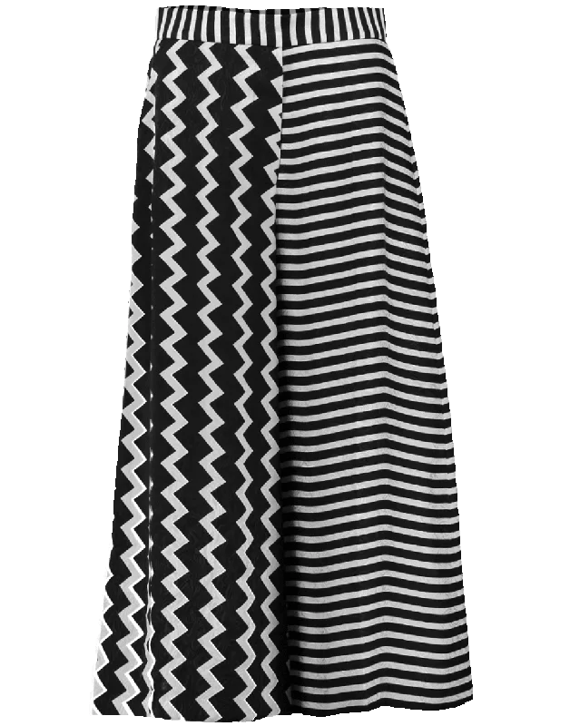 Solid color cigarette pants for women in a minimalist lookJaycee Zig Zag Culotte