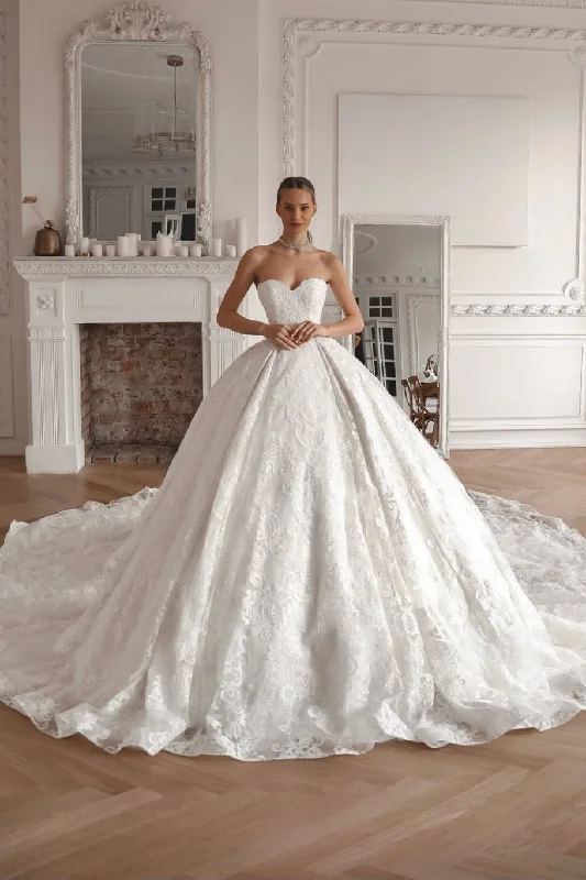 Peplum - style wedding dress for a flattering silhouetteLace Ball Gown Elmi