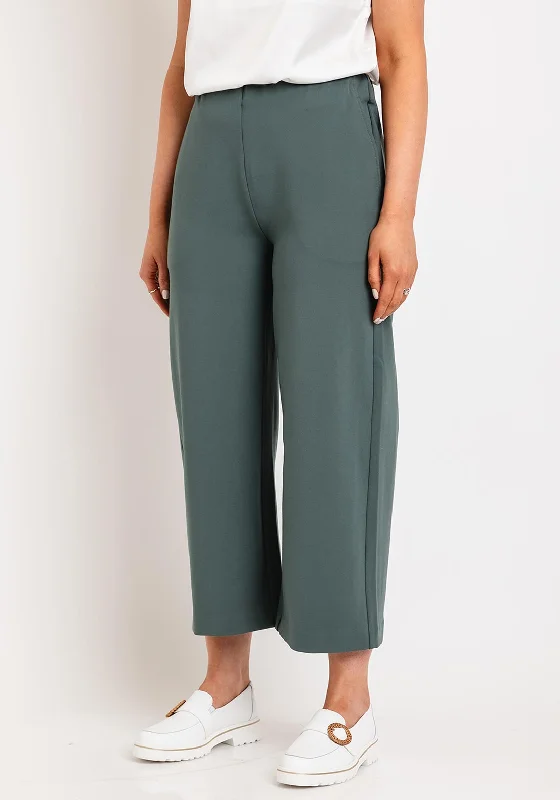 High waisted cargo joggers for women in a practical styleMasai Piri Casual Cropped Jersey Trousers, Balsam Green High waisted cargo joggers for women in a practical styleMasai Piri Casual Cropped Jersey Trousers, Balsam Green