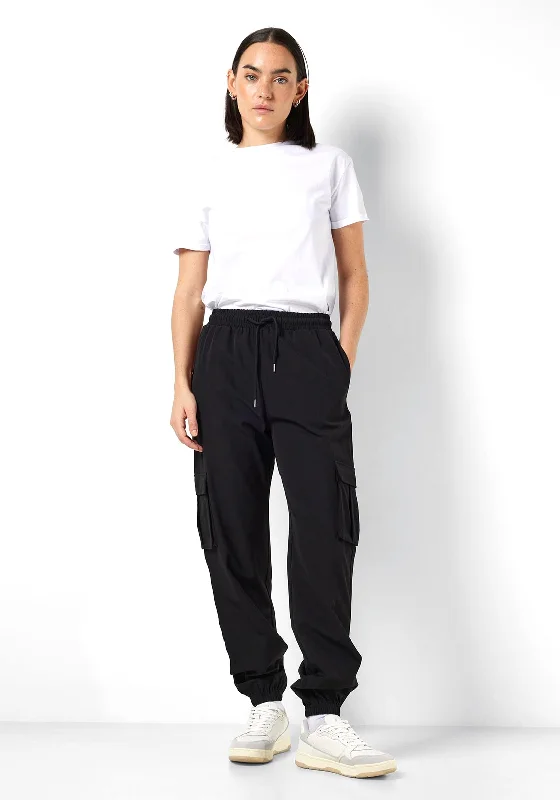 Patchwork denim pants for women in a creative designNoisy May Kirby Cargo Trousers, Black