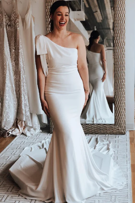 Sleeve - less wedding dress for a summer weddingLong Mermaid One Shoulder Off White Wedding Dress with Chapel Train Sleeve - less wedding dress for a summer weddingLong Mermaid One Shoulder Off White Wedding Dress with Chapel Train
