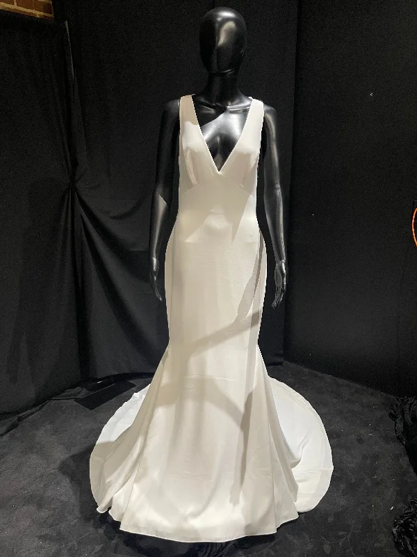 Wedding Dresses with Puff Sleeves and A Line Skirt for a Retro CharmPronovias Aquila