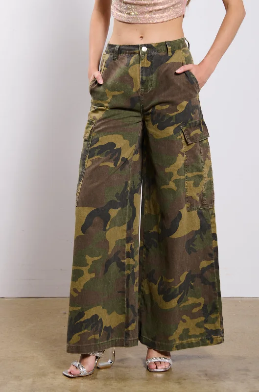Velvet pants for women in a luxurious feelRIDE WITH ME CAMO WIDE LEG PANT