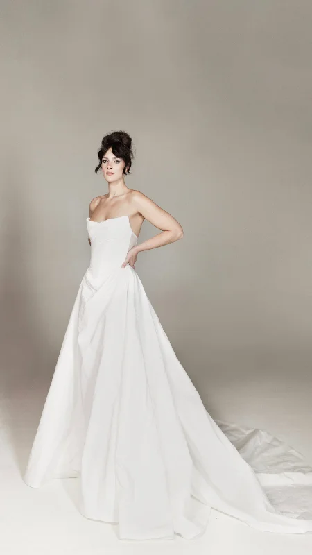 Indian - style wedding dress with intricate embroiderySatine