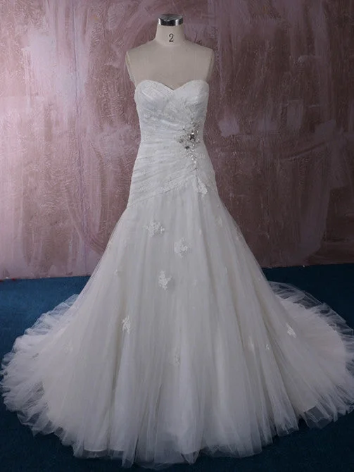 Indian - style wedding dress with intricate embroideryStrapless Fit and Flare Lace Wedding Dress with Asymmetric Skirt | QT85205