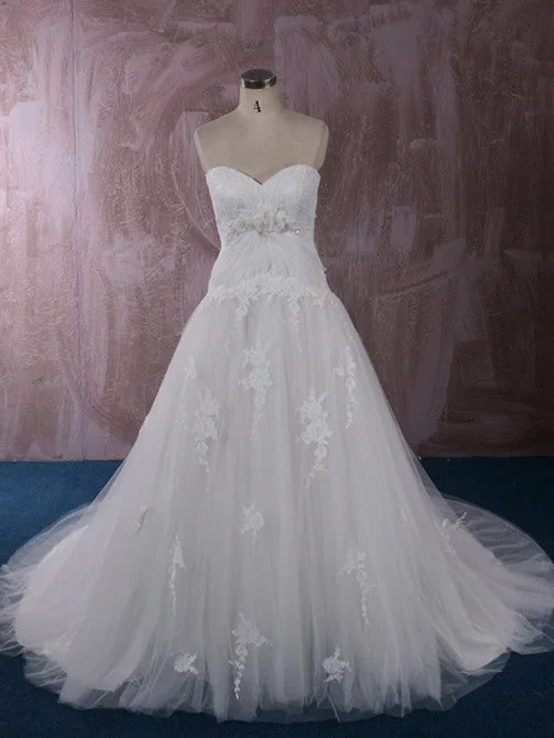 Maxi - length wedding dress for a grand lookStrapless Lace Wedding Dress with Sweetheart Neckline and Empire Waist | QT85285 Maxi - length wedding dress for a grand lookStrapless Lace Wedding Dress with Sweetheart Neckline and Empire Waist | QT85285