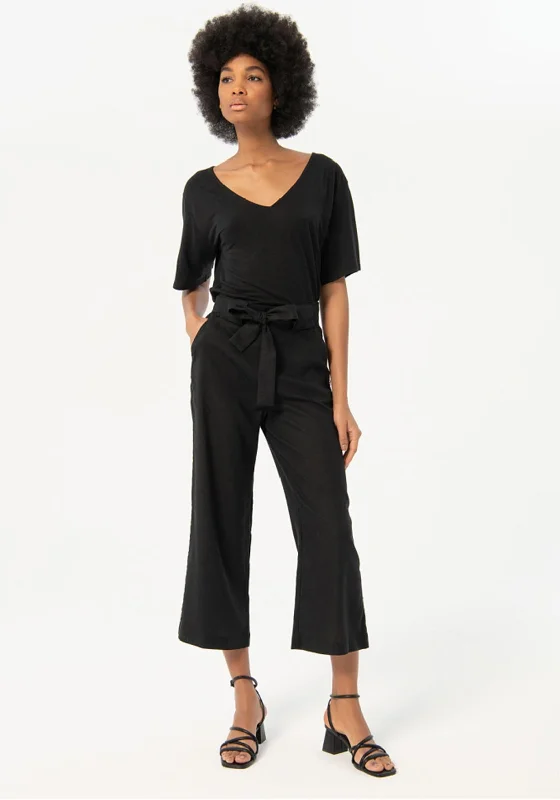 Pleated wide leg jeans for women in a formal and trendy styleSurkana Tie Waist Straight Leg Cropped Trousers, Black Pleated wide leg jeans for women in a formal and trendy styleSurkana Tie Waist Straight Leg Cropped Trousers, Black