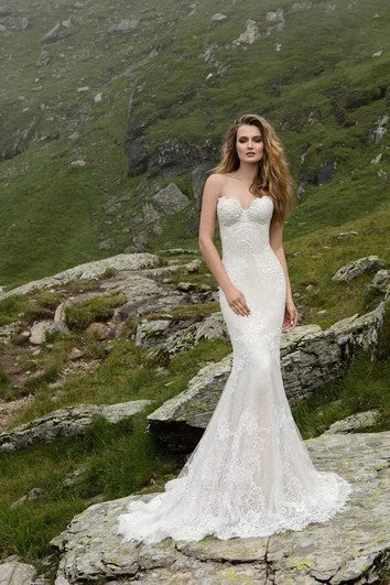 Bridal couture wedding dress by famous designerSweetheart Floor-length Sleeveless Appliques Lace Sheath Dress Bridal couture wedding dress by famous designerSweetheart Floor-length Sleeveless Appliques Lace Sheath Dress