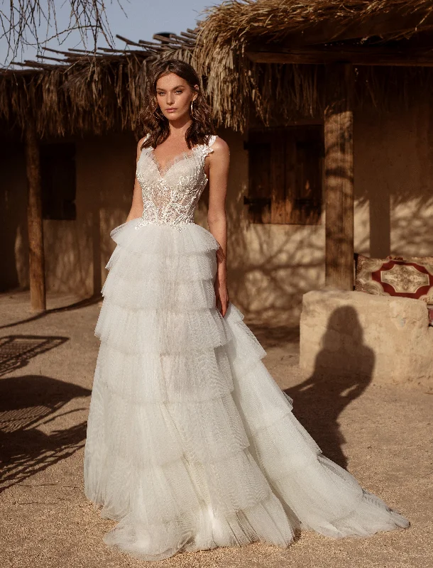 Dark - colored wedding dress for a mysterious brideSweetheart Tiered Skirt Ball Gown Wedding Dress Dark - colored wedding dress for a mysterious brideSweetheart Tiered Skirt Ball Gown Wedding Dress