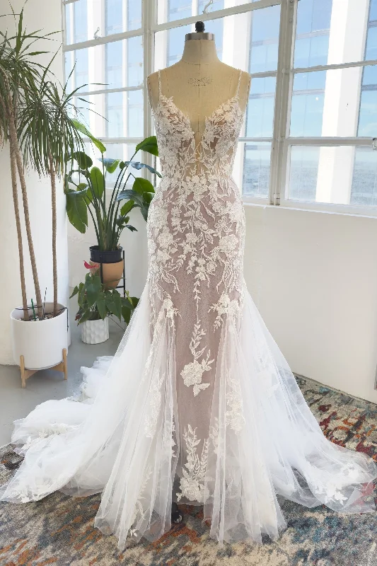 Sweetheart - neckline ball gown wedding dressTrumpet-Mermaid Court Train Lace Tulle Wedding Dress CW2997 Sweetheart - neckline ball gown wedding dressTrumpet-Mermaid Court Train Lace Tulle Wedding Dress CW2997