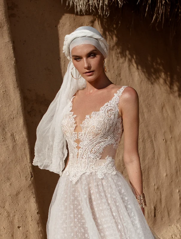 Princess - style wedding dress with a big skirtV-Neck Sleeveless Wedding Gown