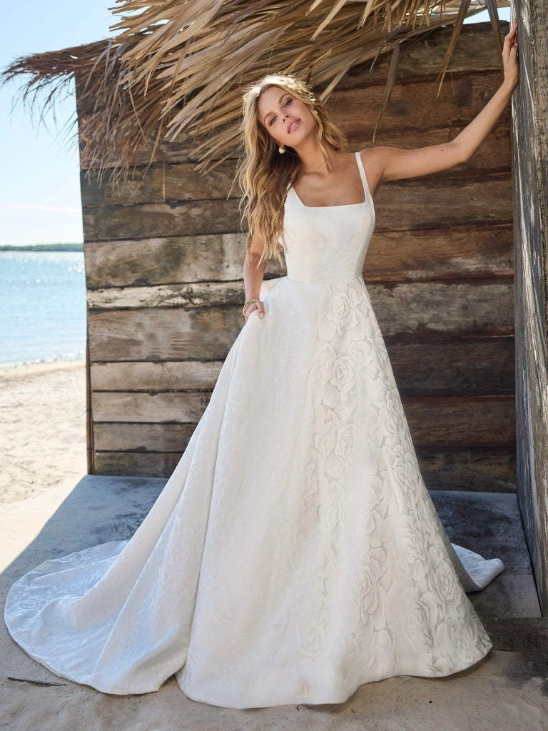 Outdoor - wedding - perfect lightweight wedding dressVesta