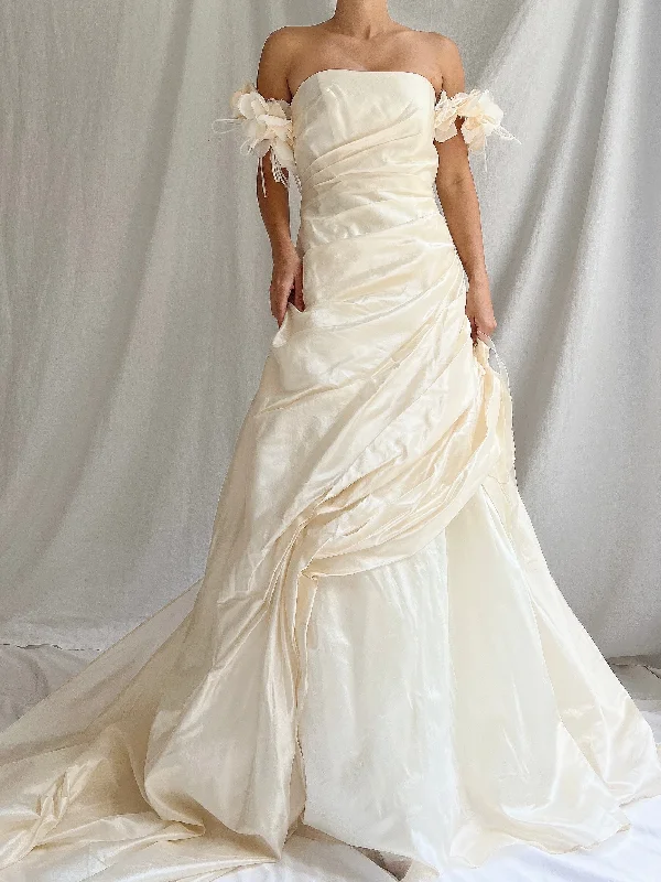 Wedding Dresses with Lace Insertions on the Skirt and Beaded Waistband and Ruffled Hem and Bow at the Waist for a Feminine and Flirty Look1990s Italian Silk Taffeta Corset Gown - XS/S/2-6 Wedding Dresses with Lace Insertions on the Skirt and Beaded Waistband and Ruffled Hem and Bow at the Waist for a Feminine and Flirty Look1990s Italian Silk Taffeta Corset Gown - XS/S/2-6