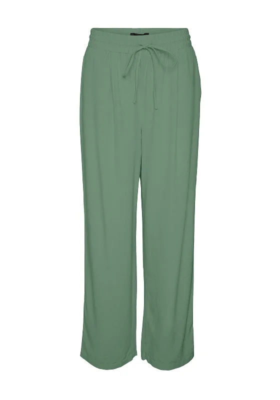 Floral print pants for women in a fresh styleVero Moda Jesmilo Wide Leg Linen Trousers, Hedge Green Floral print pants for women in a fresh styleVero Moda Jesmilo Wide Leg Linen Trousers, Hedge Green