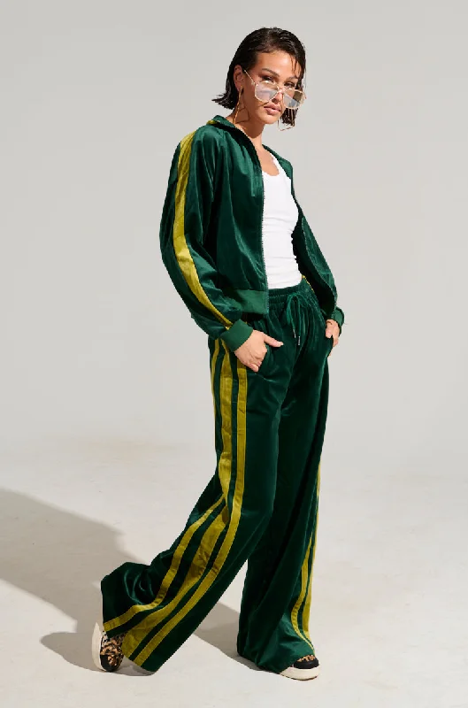Distressed boyfriend jeans for women in a laid - back styleWONDER WHY VELVET WIDE LEG JOGGER